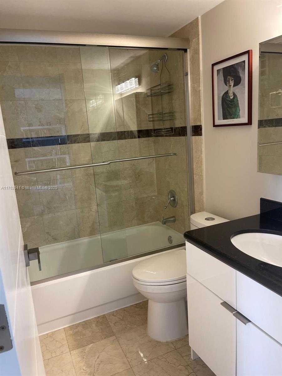 Small Image of 770 Claughton Island Dr, Miami, FL 33131, USA Number 18