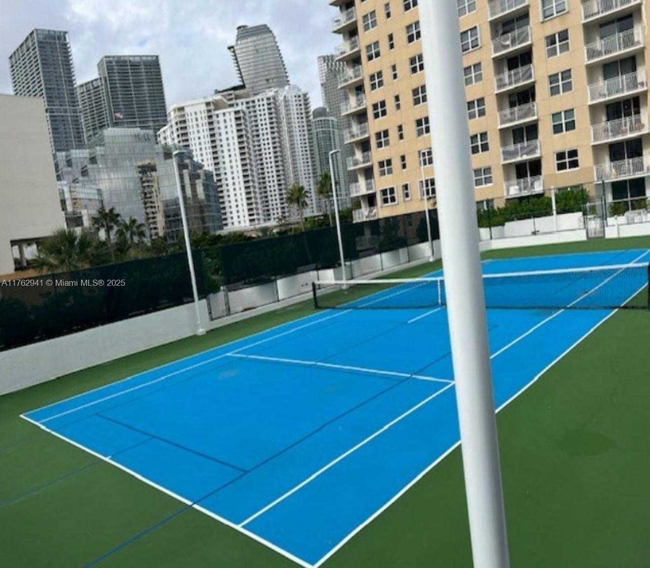 Small Image of 770 Claughton Island Dr, Miami, FL 33131, USA Number 5