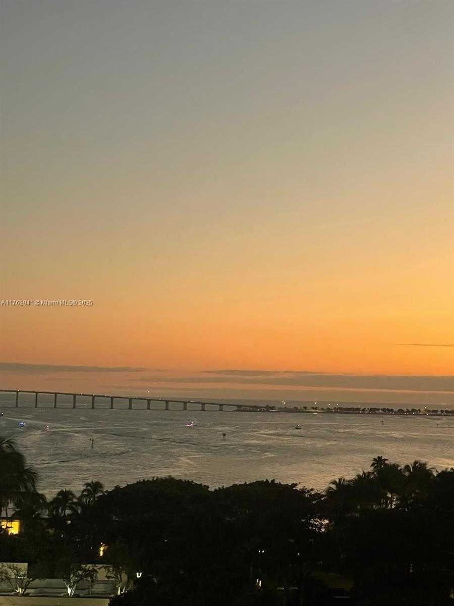 Small Image of 770 Claughton Island Dr, Miami, FL 33131, USA Number 9