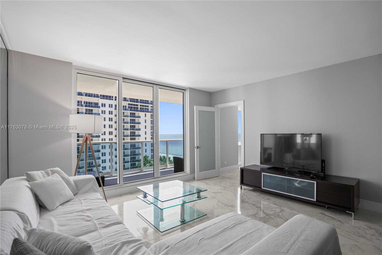 Small Image of 2301 COLLINS AVE #1116, Miami Beach Number 2