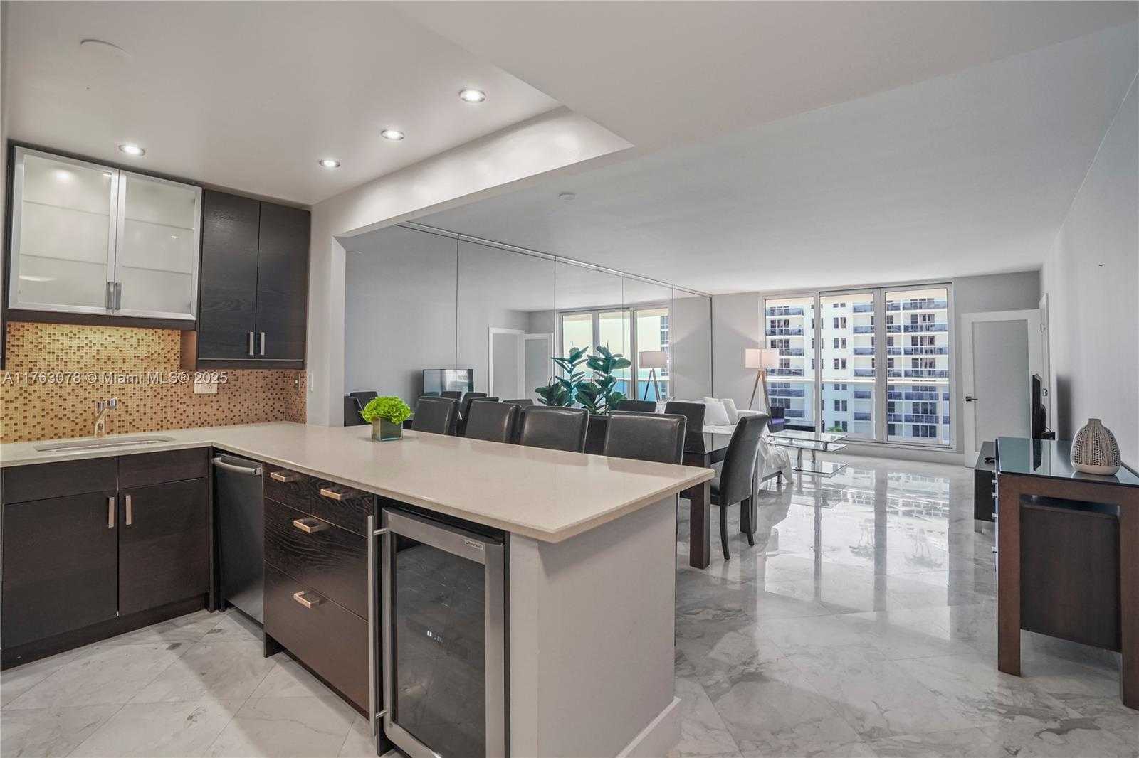 Small Image of 2301 COLLINS AVE #1116, Miami Beach Number 3