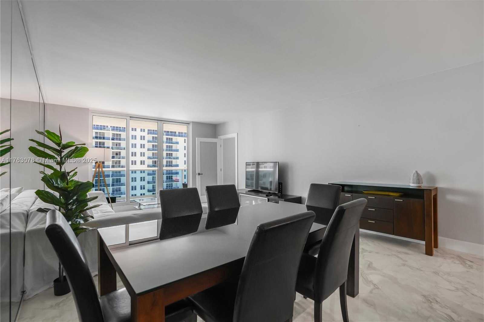 Small Image of 2301 COLLINS AVE #1116, Miami Beach Number 4