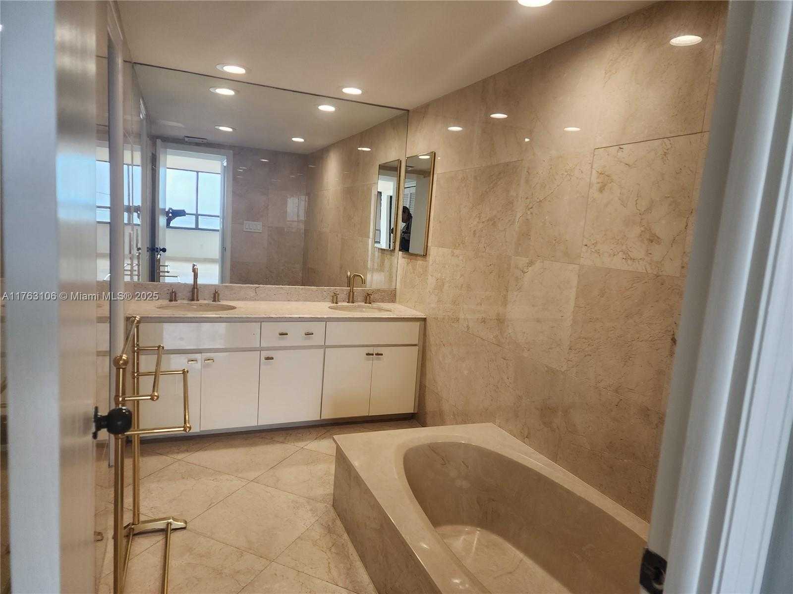 Small Image of 3 GROVE ISLE DR #C1003, Miami Number 18