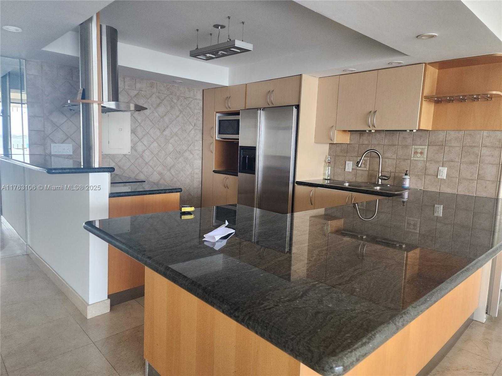 Small Image of 3 GROVE ISLE DR #C1003, Miami Number 7