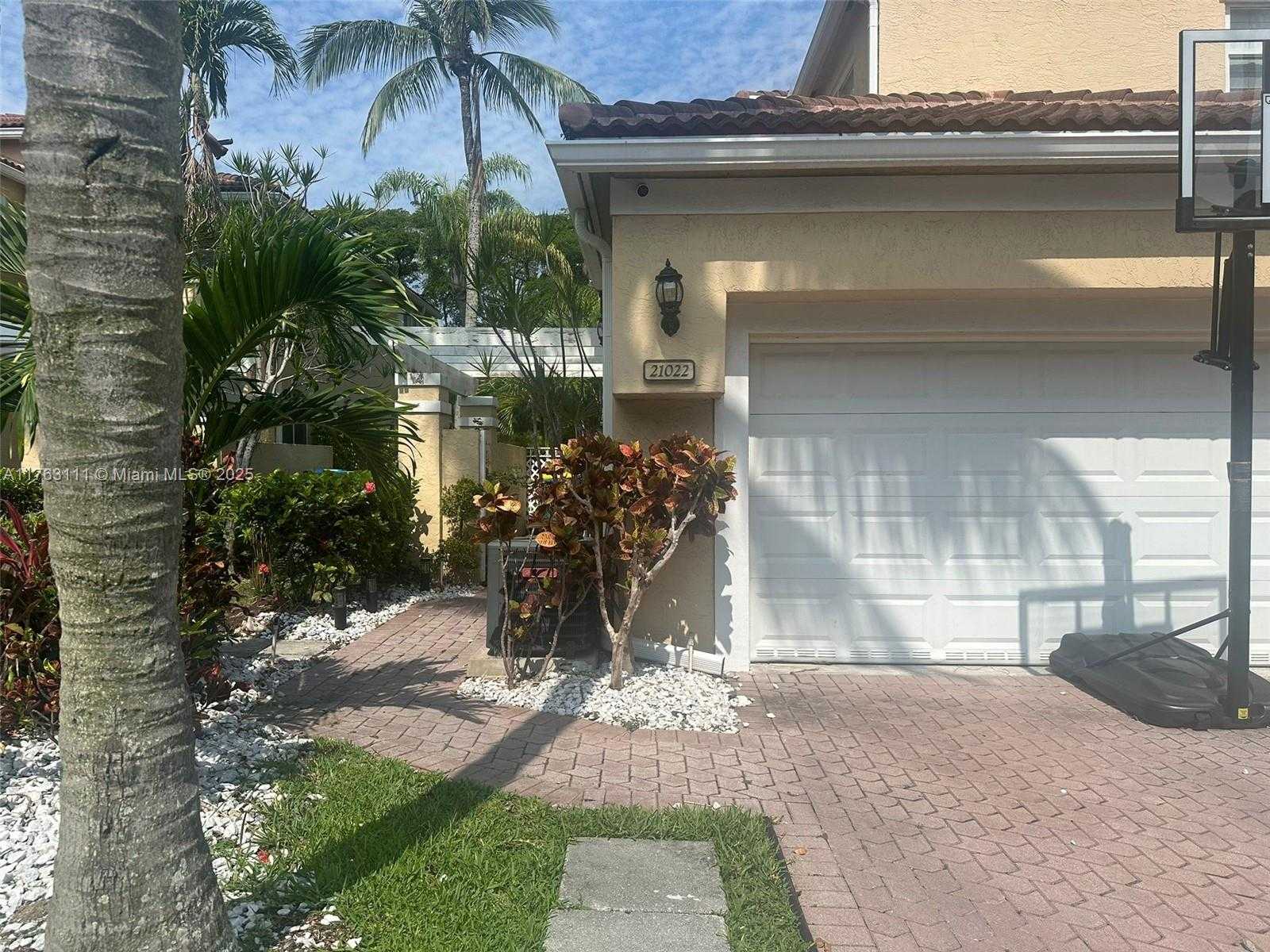 Small Image of 21022 NORTH EAST 34TH CT #21022, Aventura Number 2