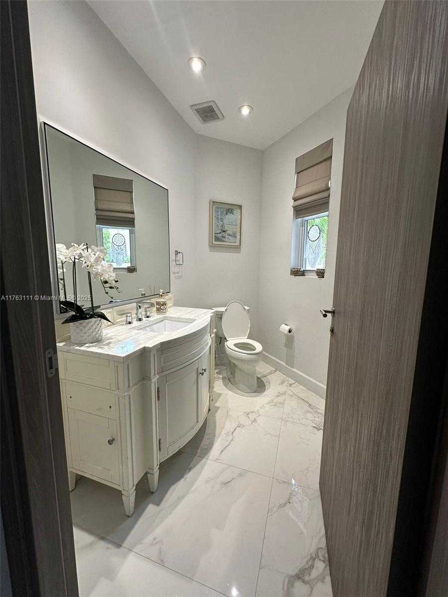 Small Image of 21022 NORTH EAST 34TH CT #21022, Aventura Number 8