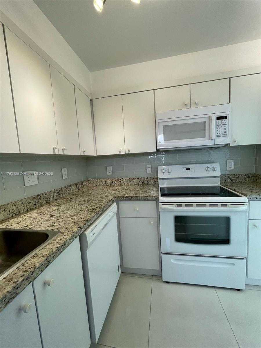 Small Image of 220 KINGS POINT DR #502, Sunny Isles Beach Number 10