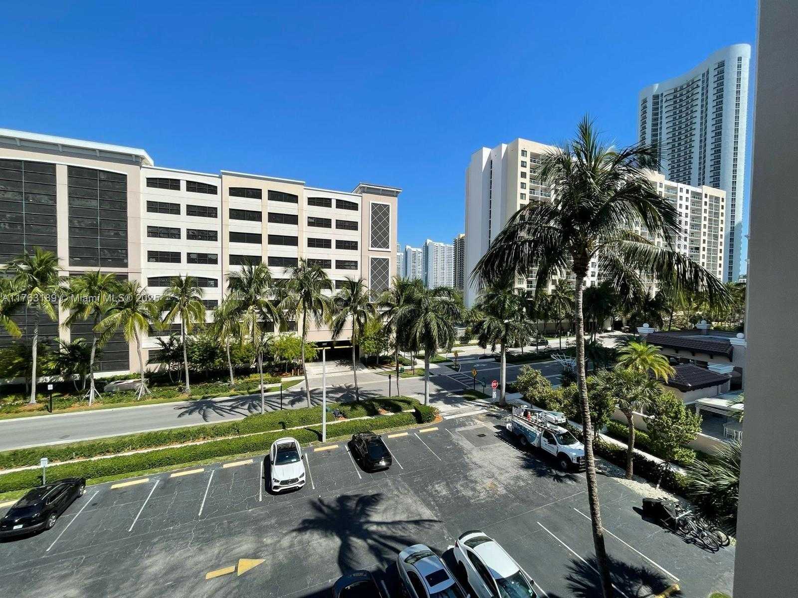 Small Image of 220 KINGS POINT DR #502, Sunny Isles Beach Number 14