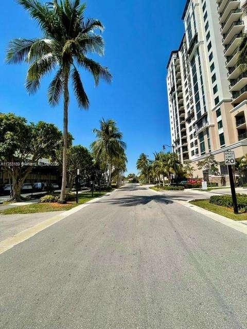 Small Image of 220 KINGS POINT DR #502, Sunny Isles Beach Number 15