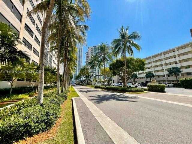 Small Image of 220 KINGS POINT DR #502, Sunny Isles Beach Number 16