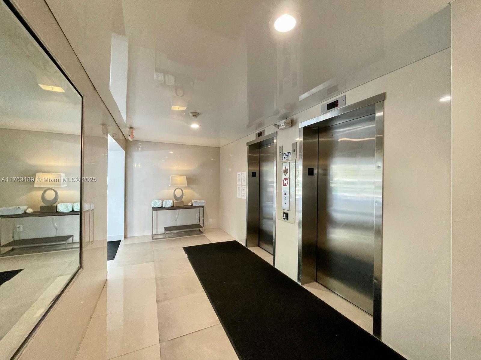 Small Image of 220 KINGS POINT DR #502, Sunny Isles Beach Number 17