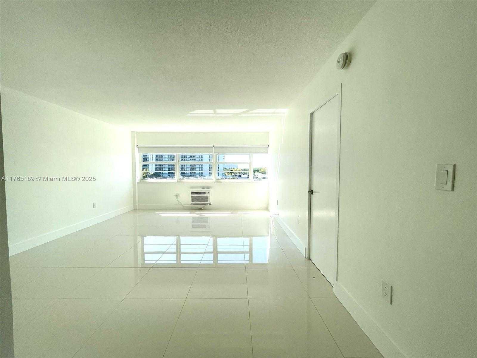 Small Image of 220 KINGS POINT DR #502, Sunny Isles Beach Number 4