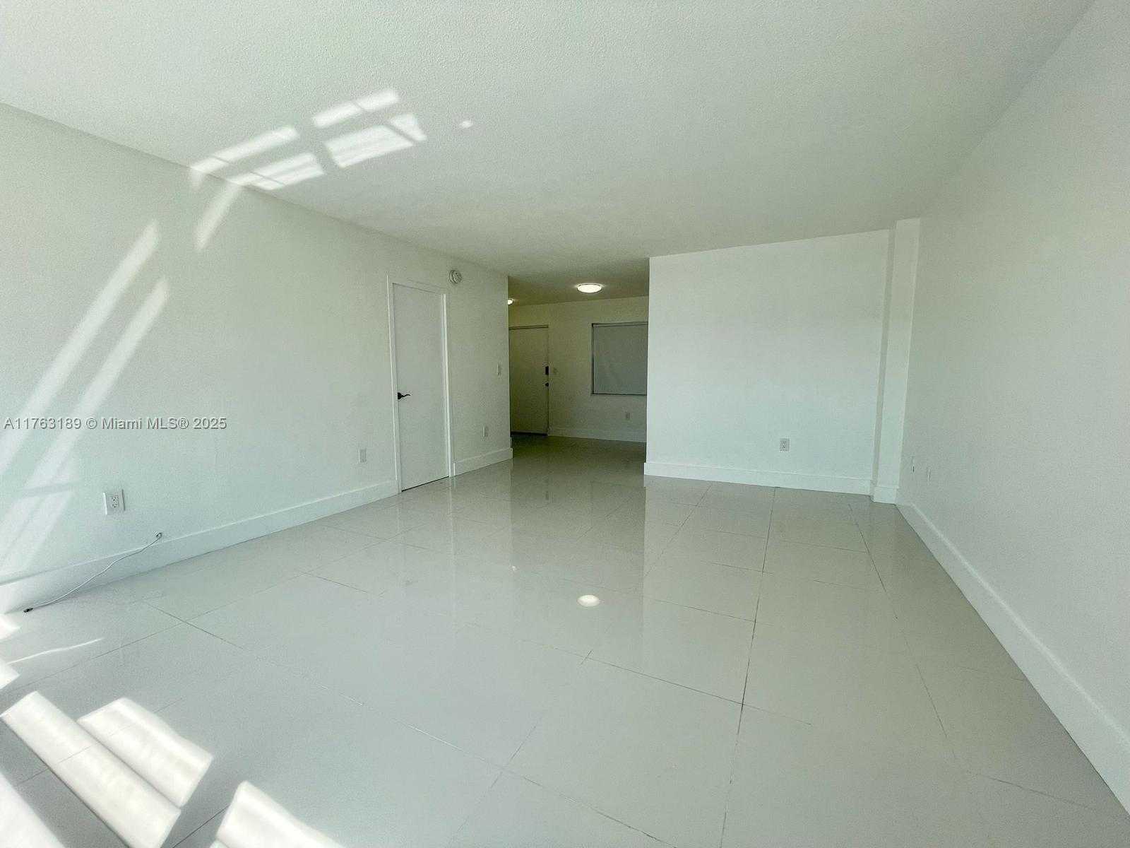 Small Image of 220 KINGS POINT DR #502, Sunny Isles Beach Number 6