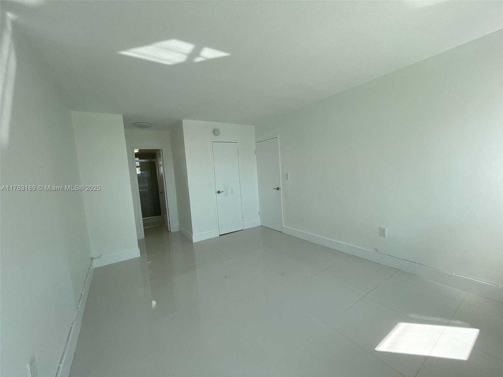 Small Image of 220 KINGS POINT DR #502, Sunny Isles Beach Number 7