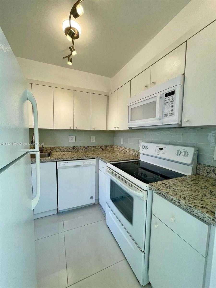 Small Image of 220 KINGS POINT DR #502, Sunny Isles Beach Number 9