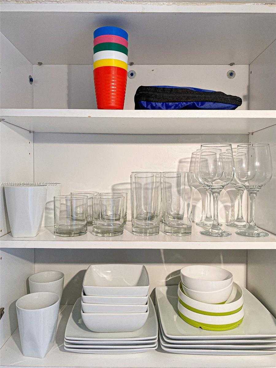 Small Image of 5445 COLLINS AV #1425, Miami Beach Number 13