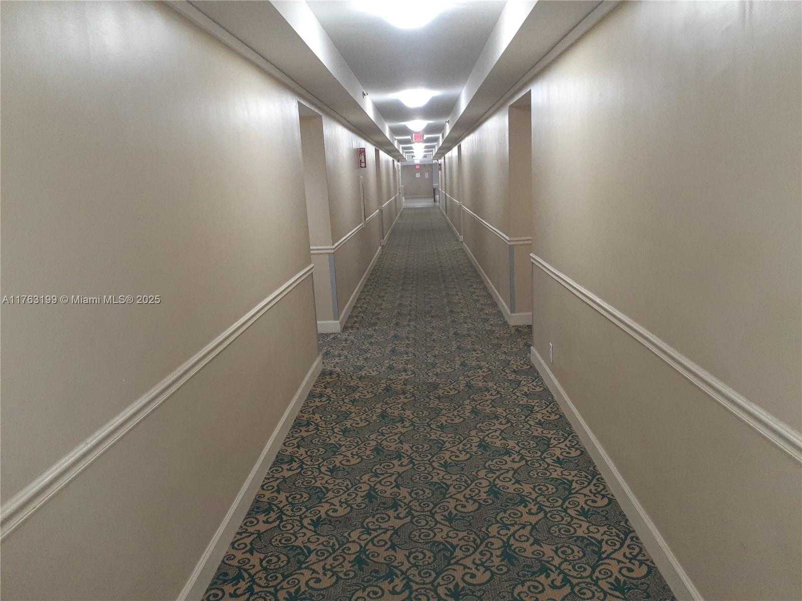 Small Image of 5445 COLLINS AV #1425, Miami Beach Number 19