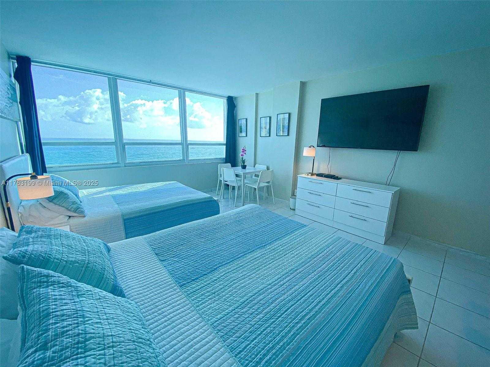 Small Image of 5445 COLLINS AV #1425, Miami Beach Number 4