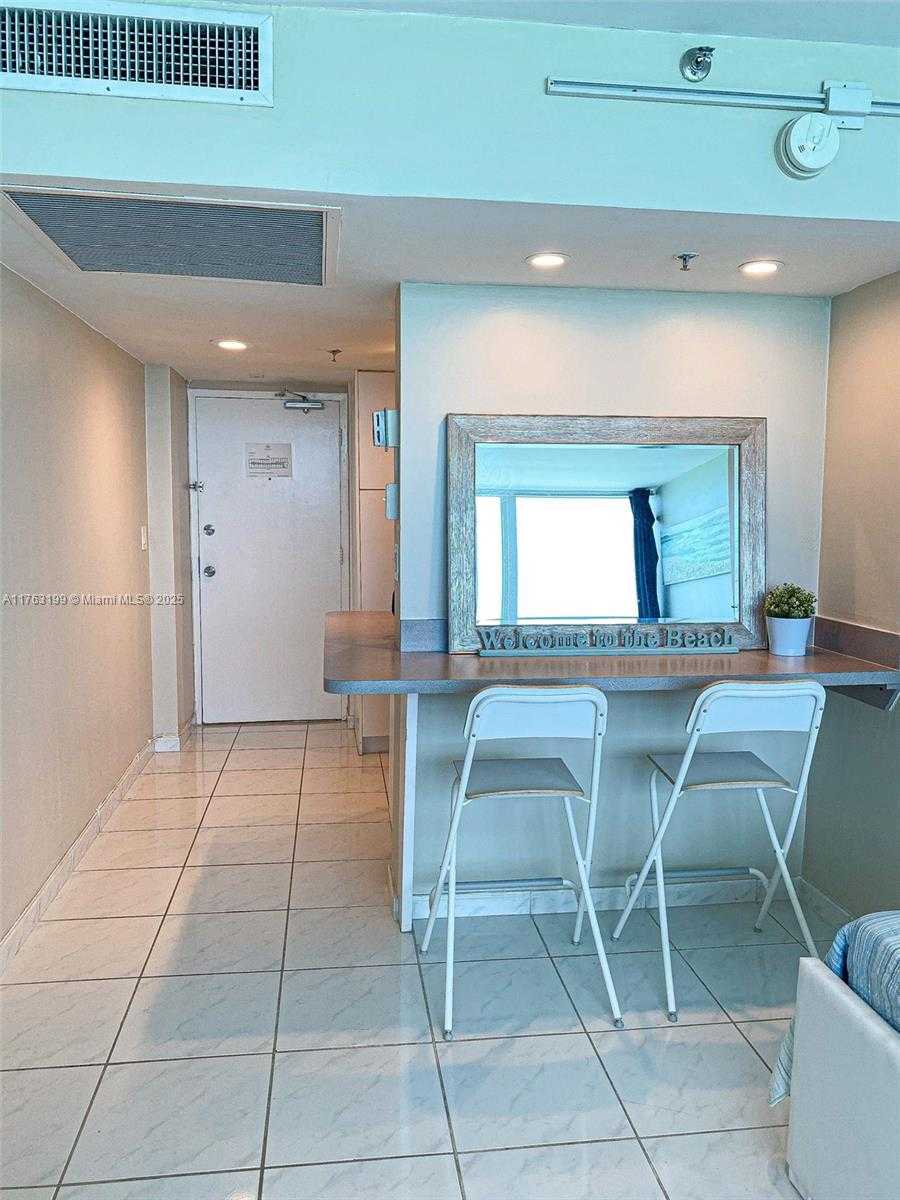 Small Image of 5445 COLLINS AV #1425, Miami Beach Number 6