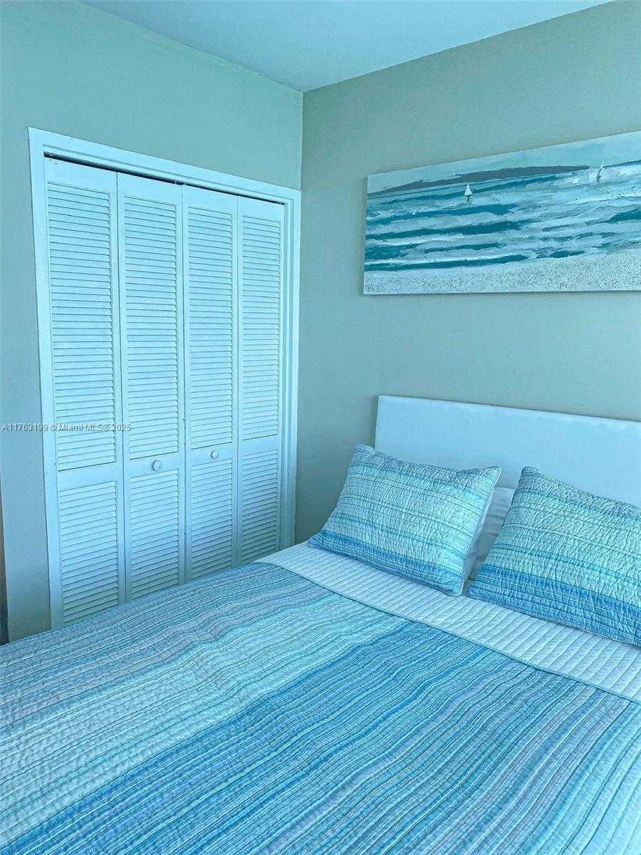 Small Image of 5445 COLLINS AV #1425, Miami Beach Number 8
