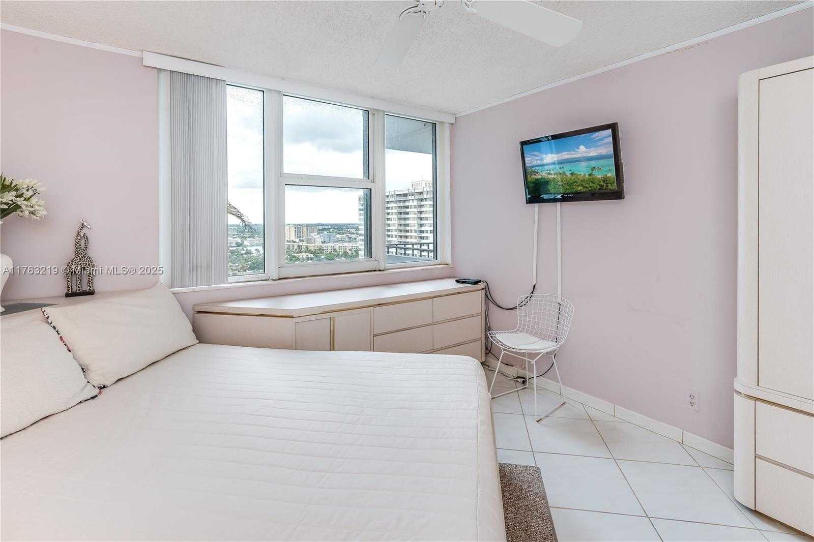 Small Image of 2030 SOUTH OCEAN DR #1903, Hallandale Beach Number 16