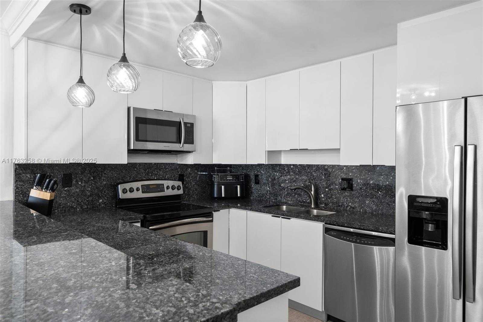 Small Image of 19380 COLLINS AVE #901, Sunny Isles Beach Number 4