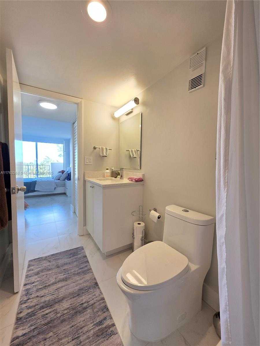 Small Image of 1300 NORTH EAST MIAMI GARDENS DR #716E, Miami Number 16