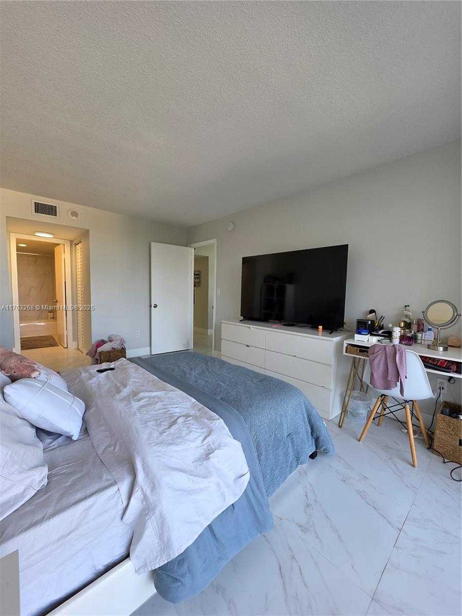Small Image of 1300 NORTH EAST MIAMI GARDENS DR #716E, Miami Number 18