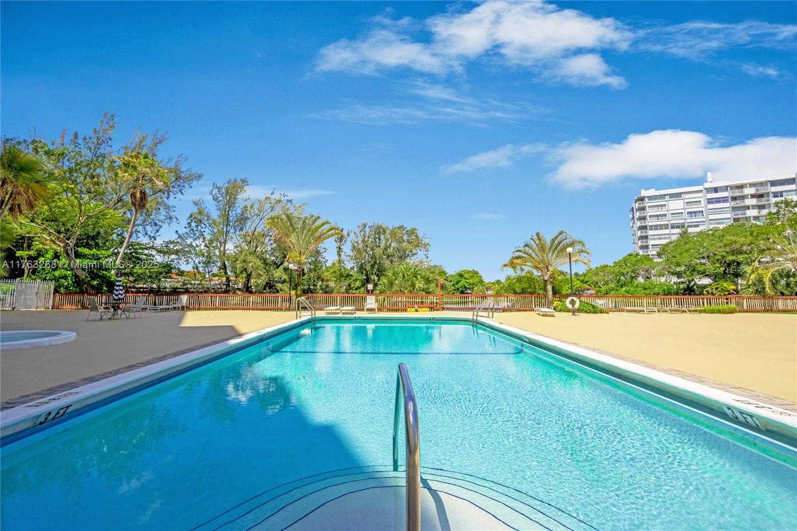 Small Image of 1300 NORTH EAST MIAMI GARDENS DR #716E, Miami Number 29