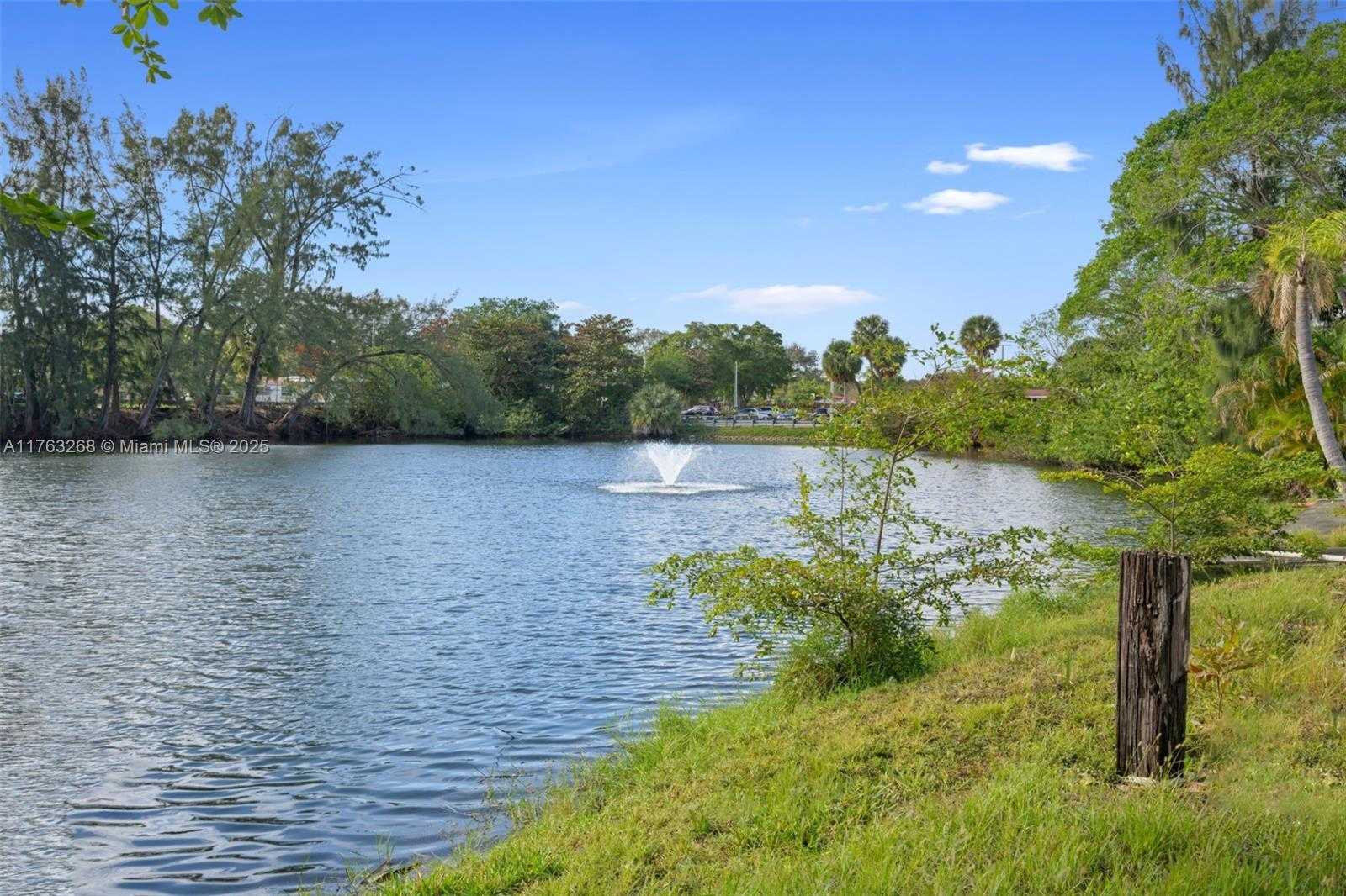 Small Image of 1300 NORTH EAST MIAMI GARDENS DR #716E, Miami Number 31