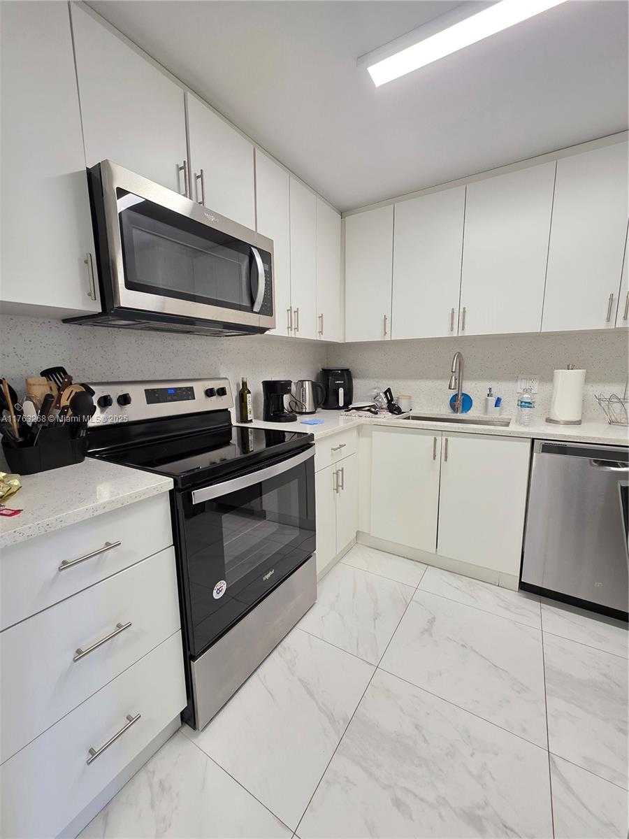 Small Image of 1300 NORTH EAST MIAMI GARDENS DR #716E, Miami Number 4