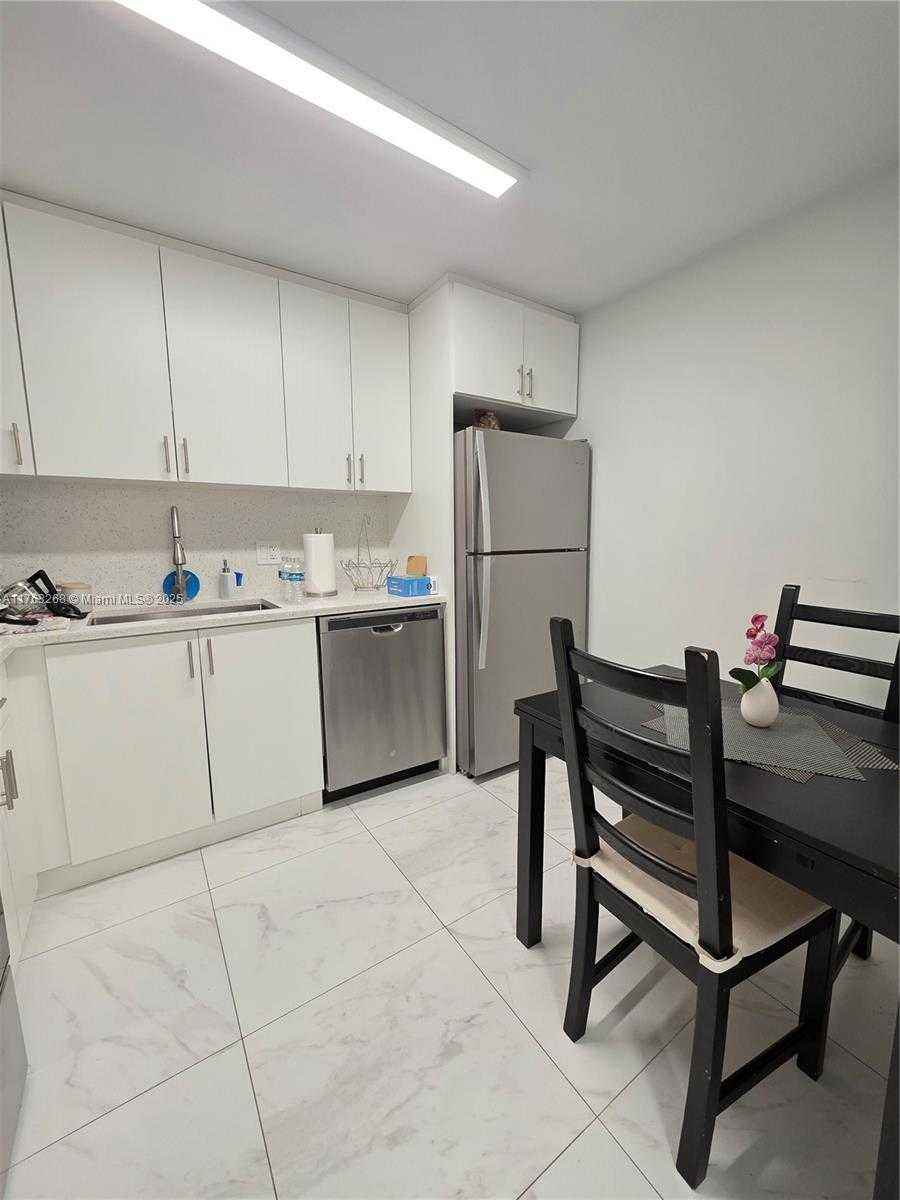 Small Image of 1300 NORTH EAST MIAMI GARDENS DR #716E, Miami Number 5