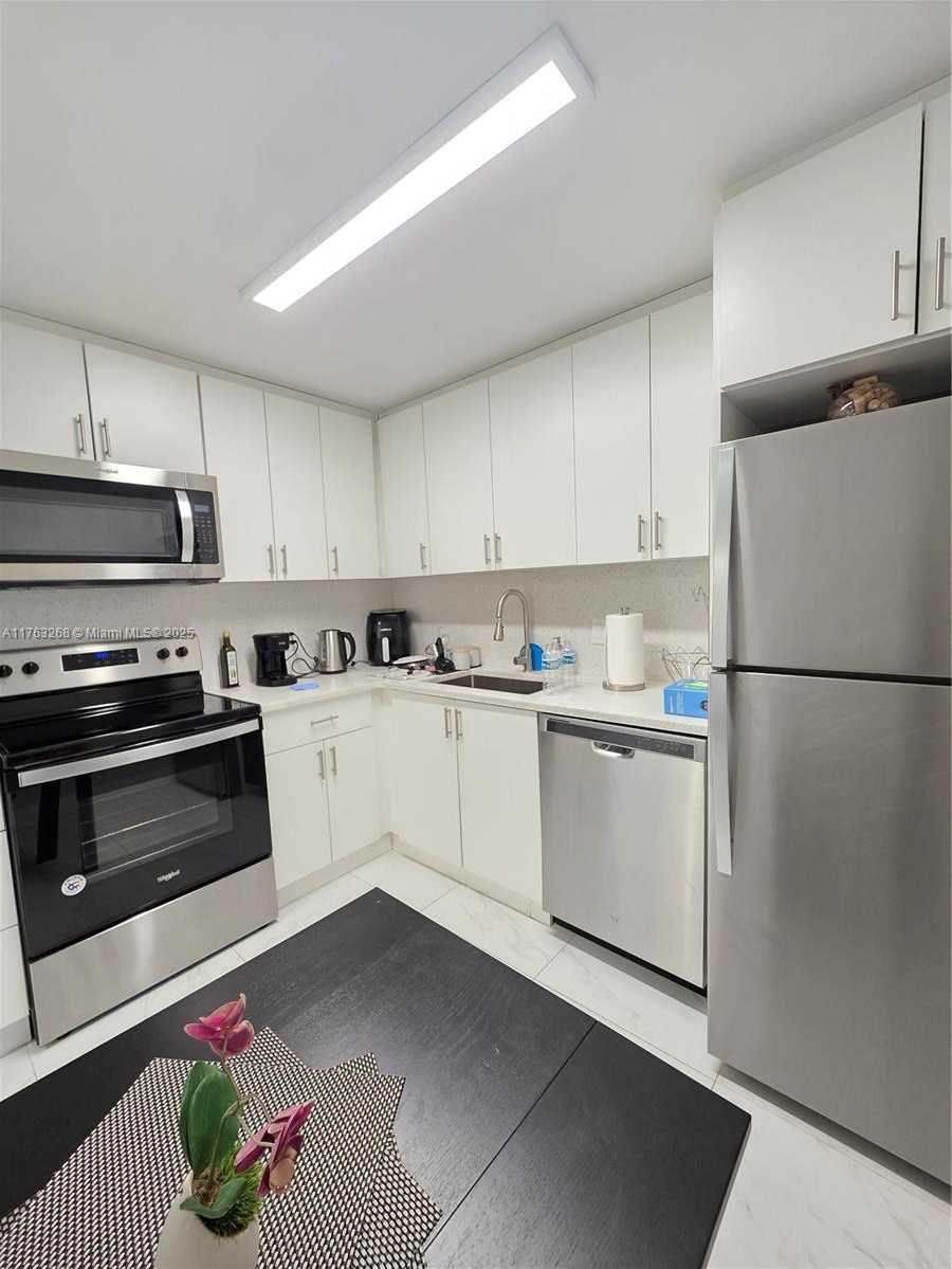Small Image of 1300 NORTH EAST MIAMI GARDENS DR #716E, Miami Number 6