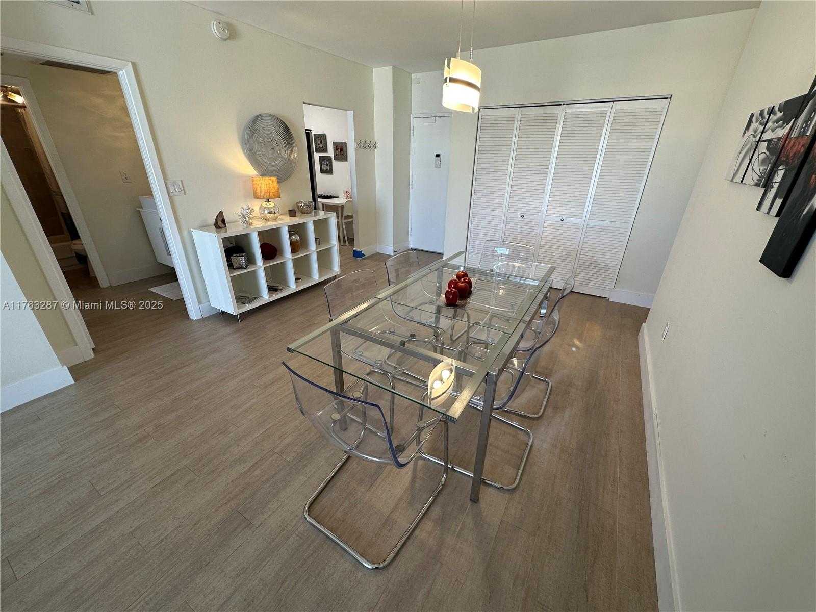 Small Image of 500 BAYVIEW DR #1725, Sunny Isles Beach Number 12