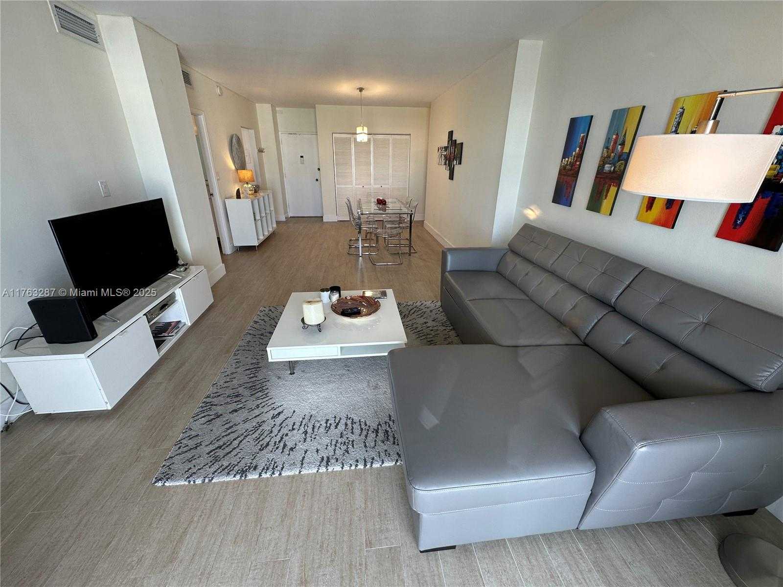 Small Image of 500 BAYVIEW DR #1725, Sunny Isles Beach Number 14