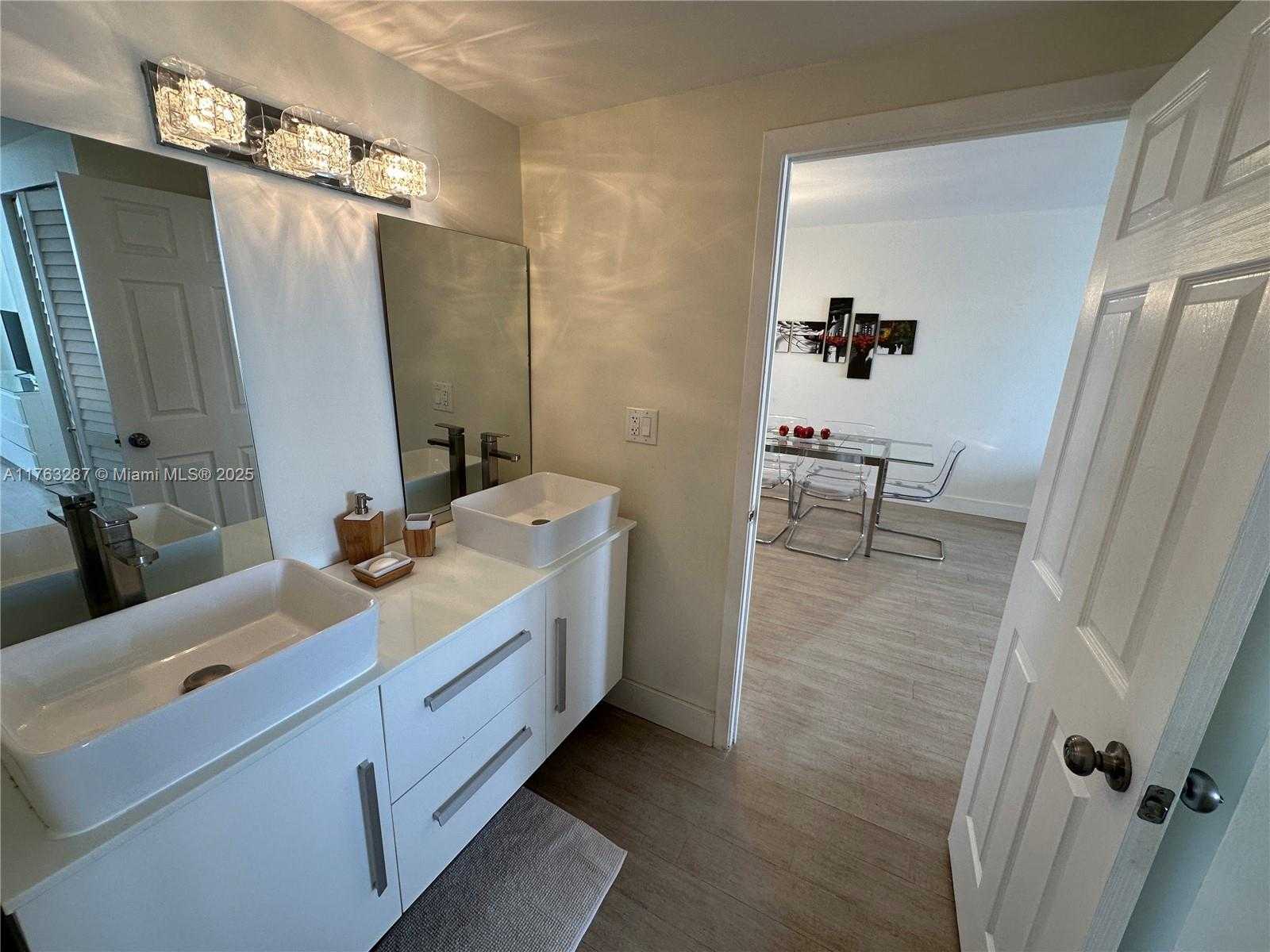 Small Image of 500 BAYVIEW DR #1725, Sunny Isles Beach Number 16