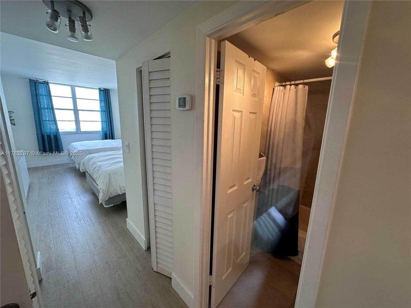 Small Image of 500 BAYVIEW DR #1725, Sunny Isles Beach Number 18