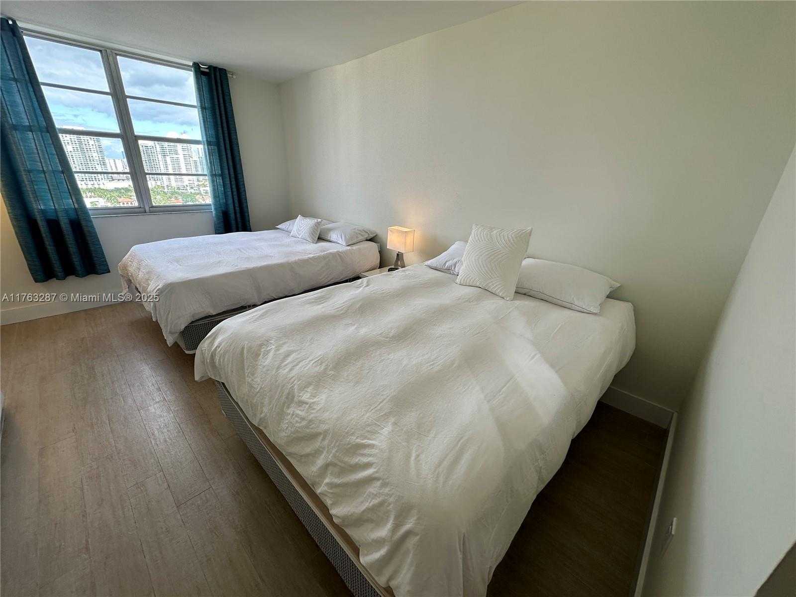 Small Image of 500 BAYVIEW DR #1725, Sunny Isles Beach Number 19
