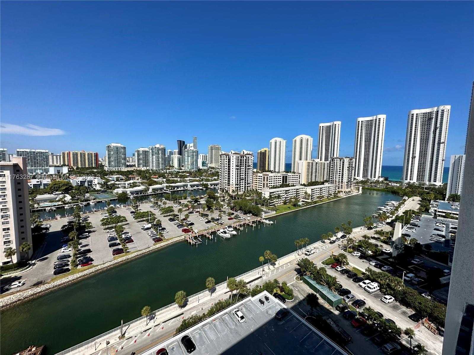 Small Image of 500 BAYVIEW DR #1725, Sunny Isles Beach Number 2