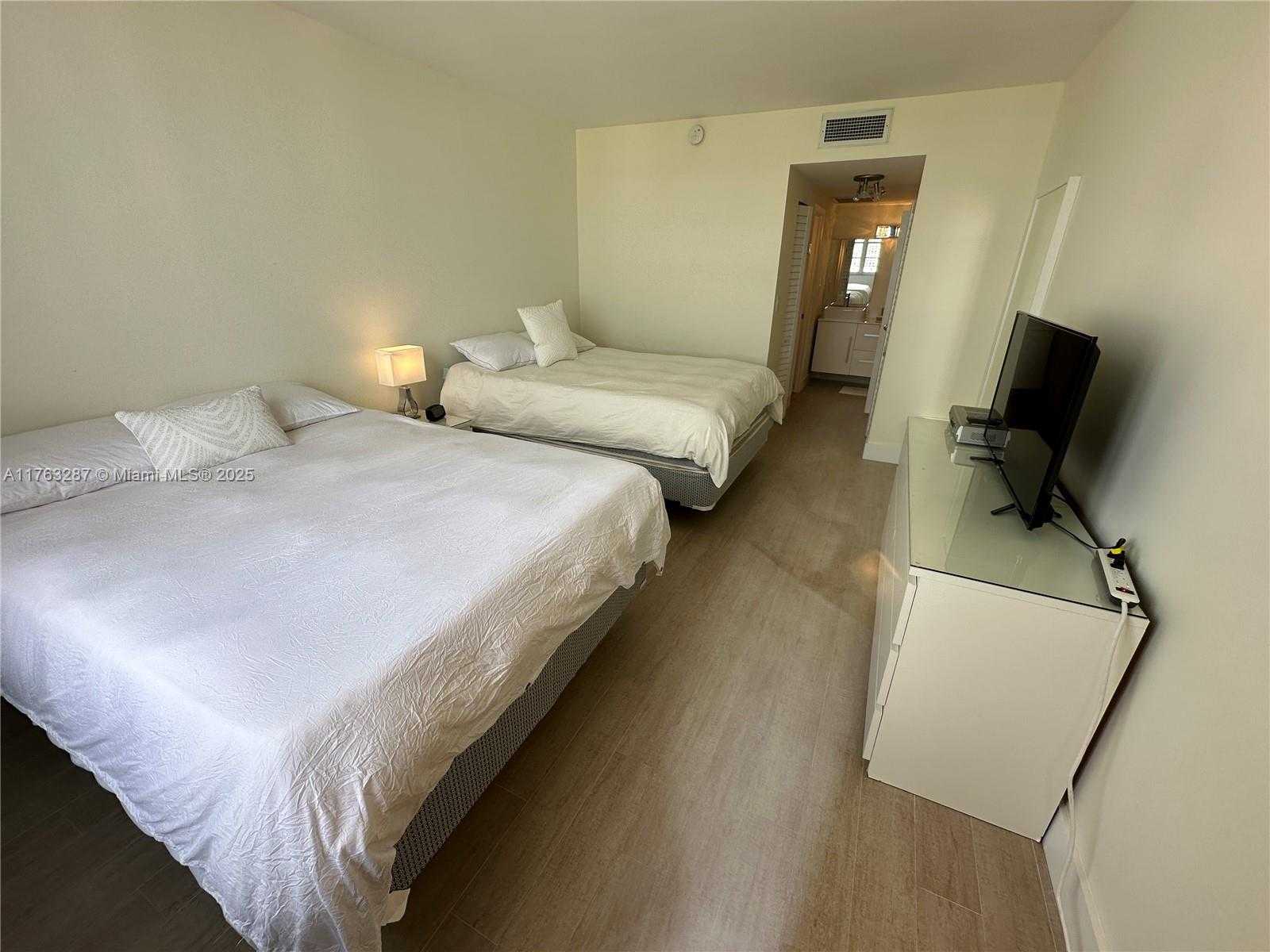 Small Image of 500 BAYVIEW DR #1725, Sunny Isles Beach Number 20