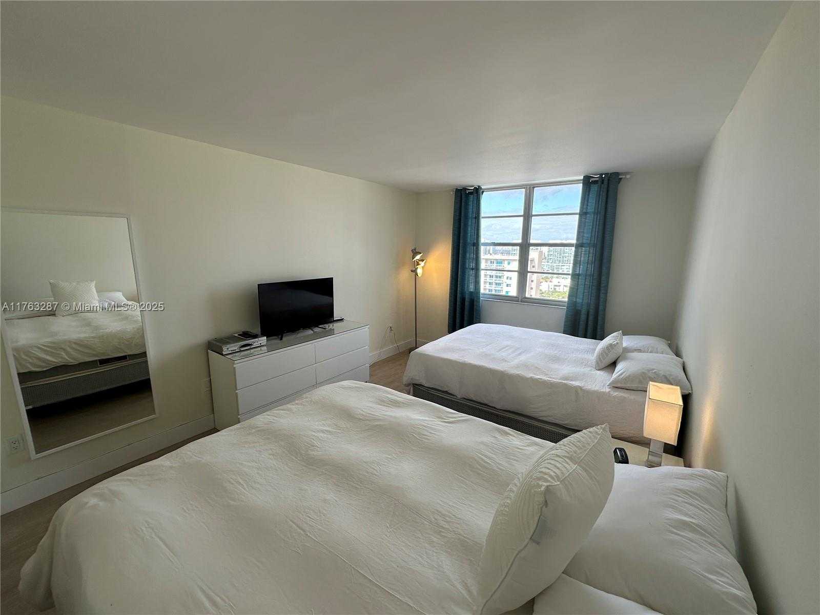 Small Image of 500 BAYVIEW DR #1725, Sunny Isles Beach Number 21