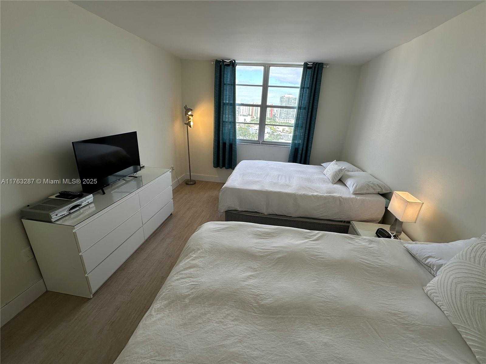Small Image of 500 BAYVIEW DR #1725, Sunny Isles Beach Number 23