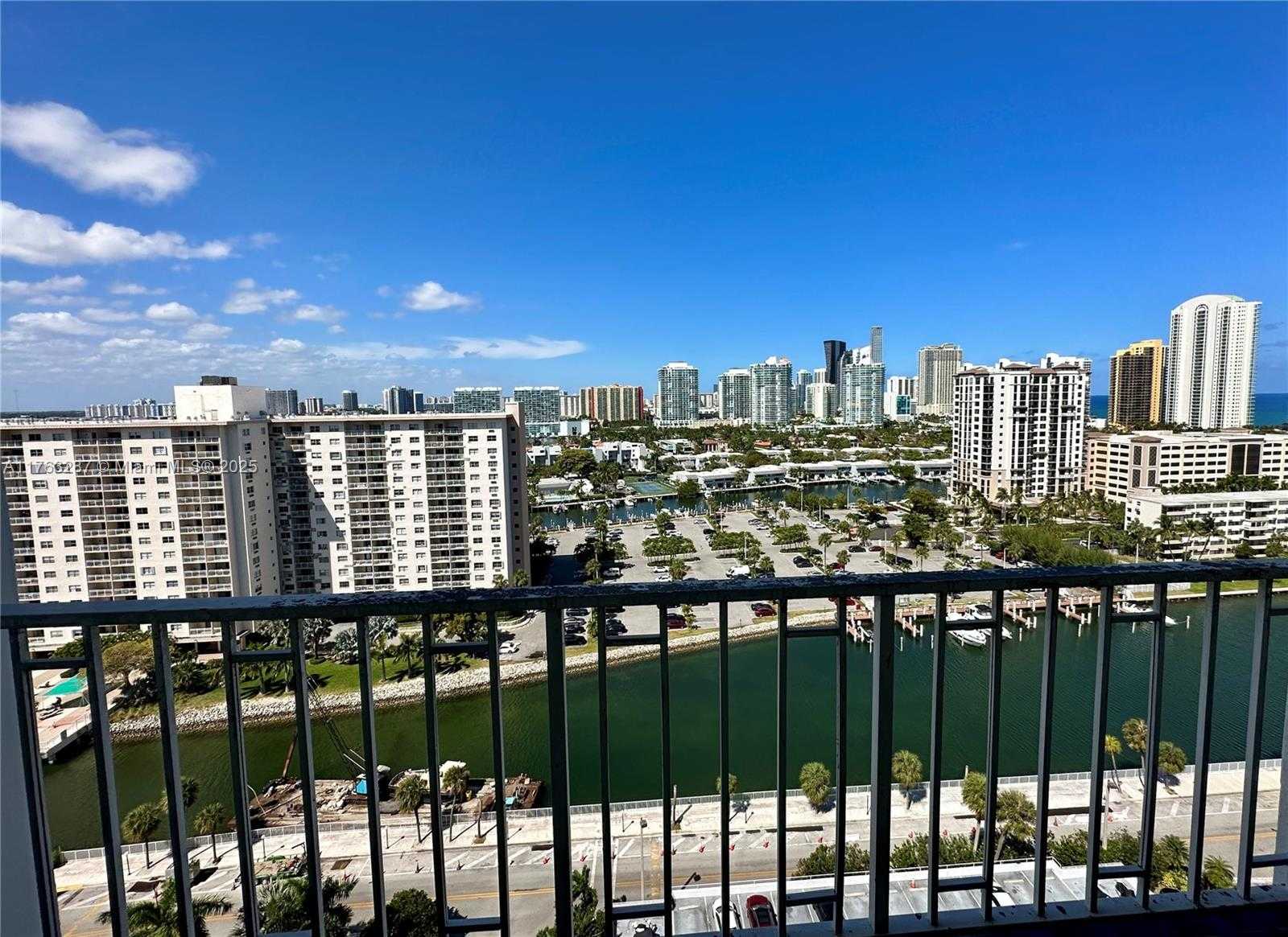Small Image of 500 BAYVIEW DR #1725, Sunny Isles Beach Number 24
