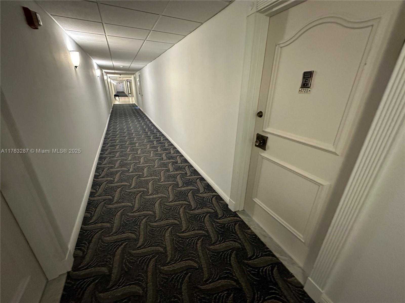 Small Image of 500 BAYVIEW DR #1725, Sunny Isles Beach Number 27