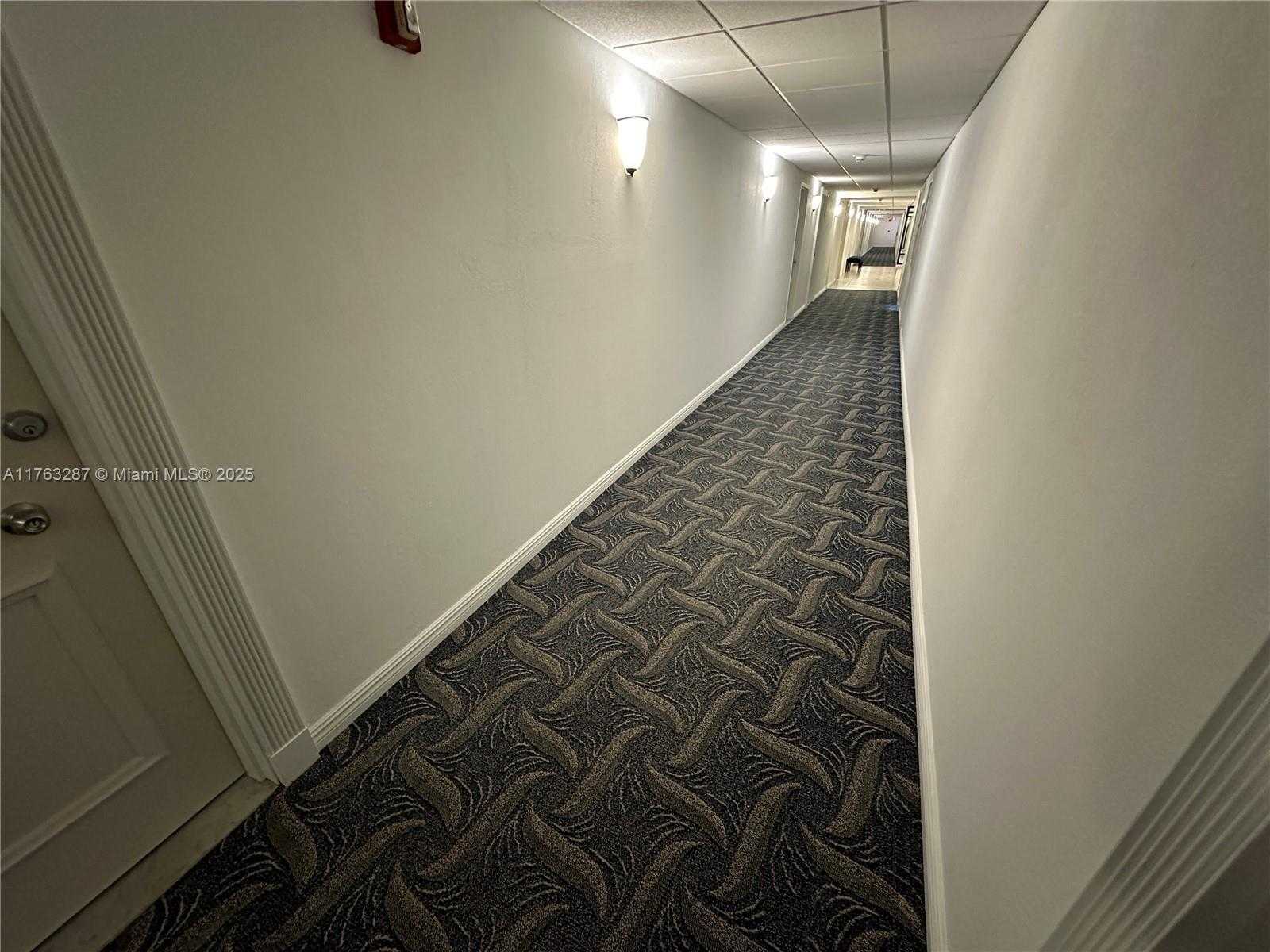 Small Image of 500 BAYVIEW DR #1725, Sunny Isles Beach Number 28