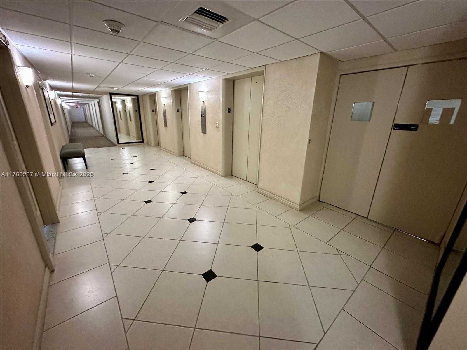 Small Image of 500 BAYVIEW DR #1725, Sunny Isles Beach Number 29