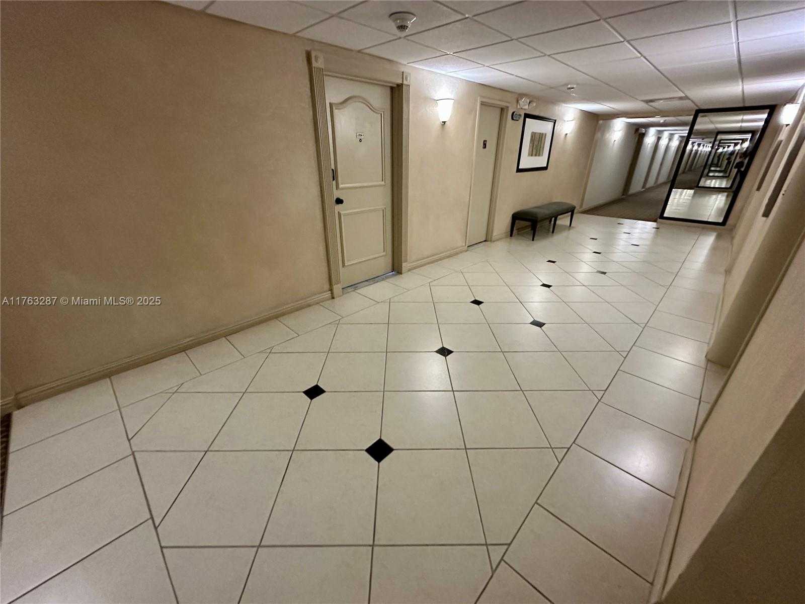 Small Image of 500 BAYVIEW DR #1725, Sunny Isles Beach Number 33