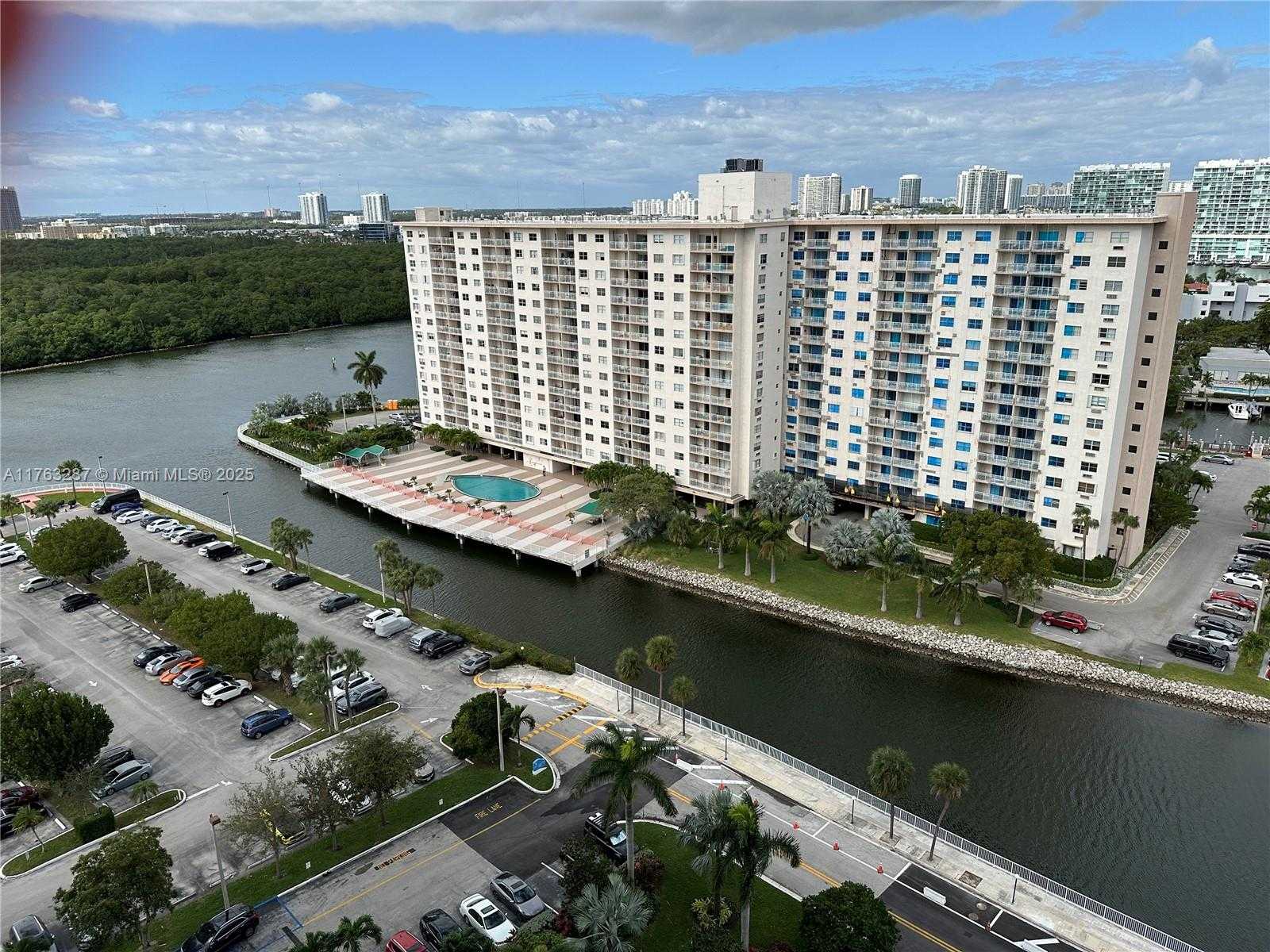 Small Image of 500 BAYVIEW DR #1725, Sunny Isles Beach Number 44