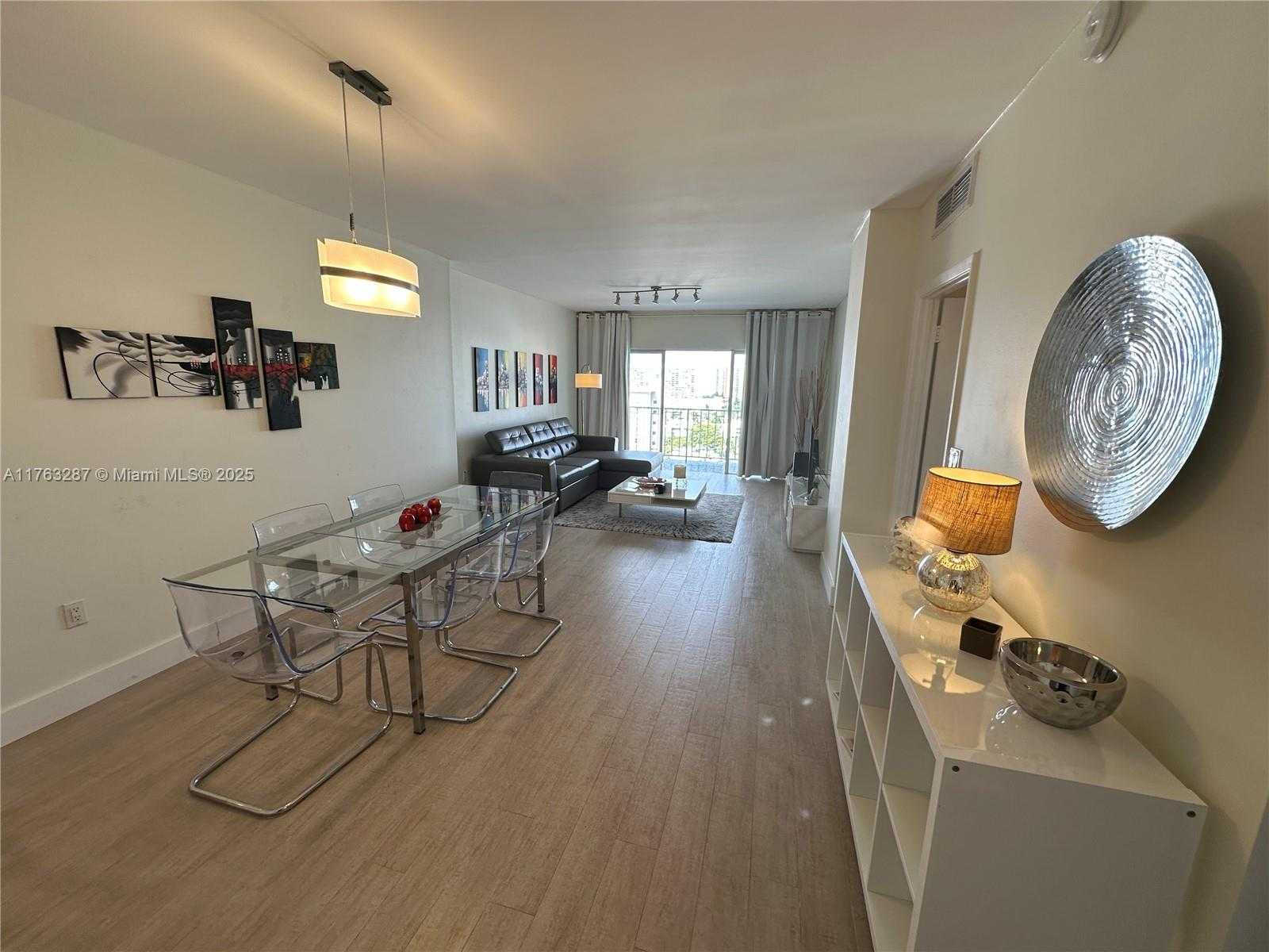 Small Image of 500 BAYVIEW DR #1725, Sunny Isles Beach Number 7