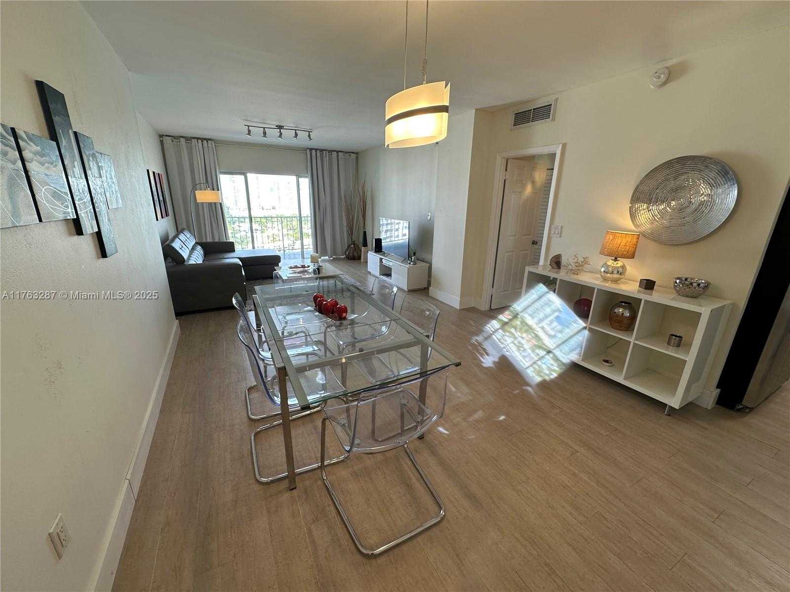 Small Image of 500 BAYVIEW DR #1725, Sunny Isles Beach Number 8